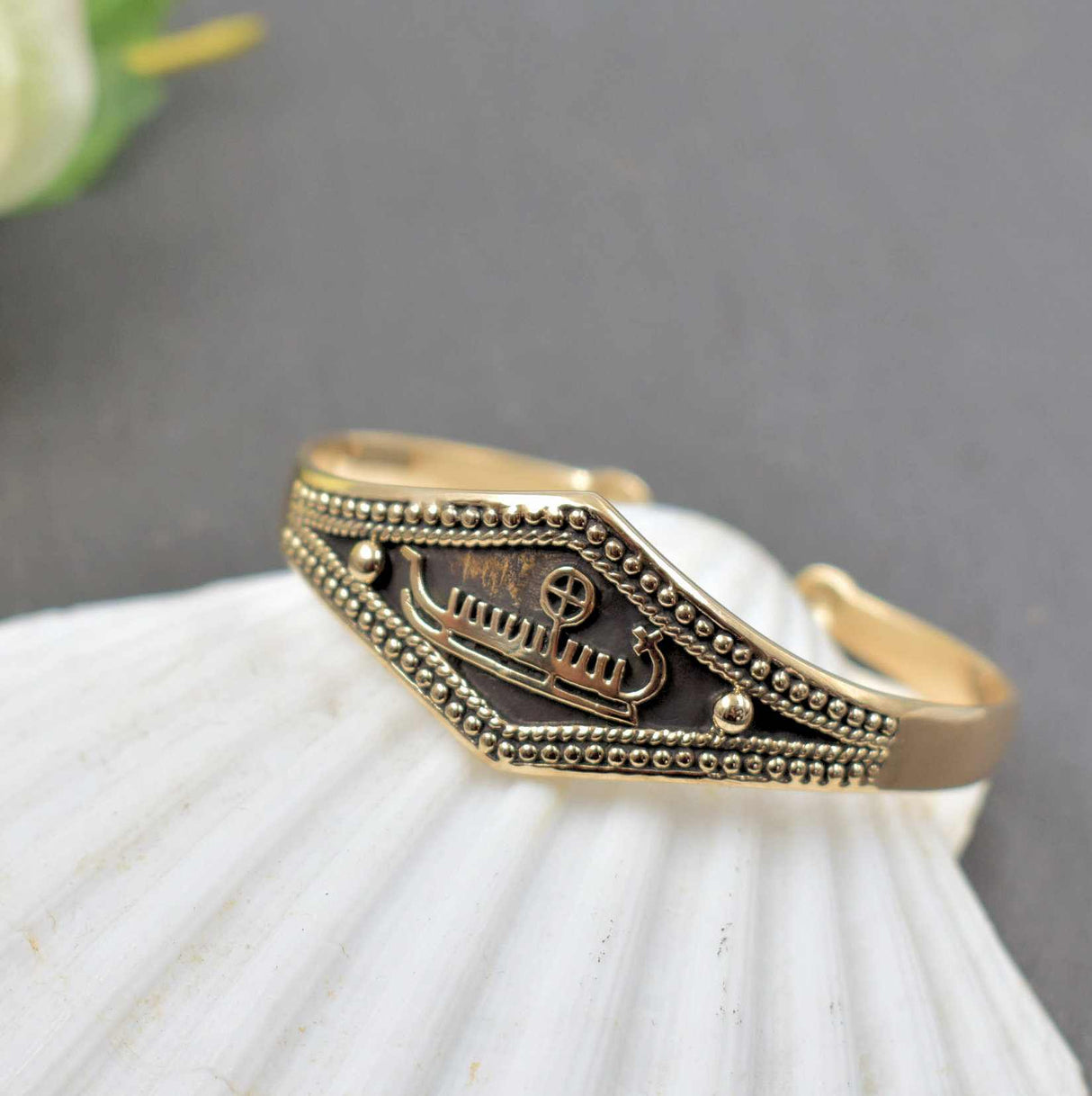 Wikinger Armreif mit Langboot und Rune aus Bronze