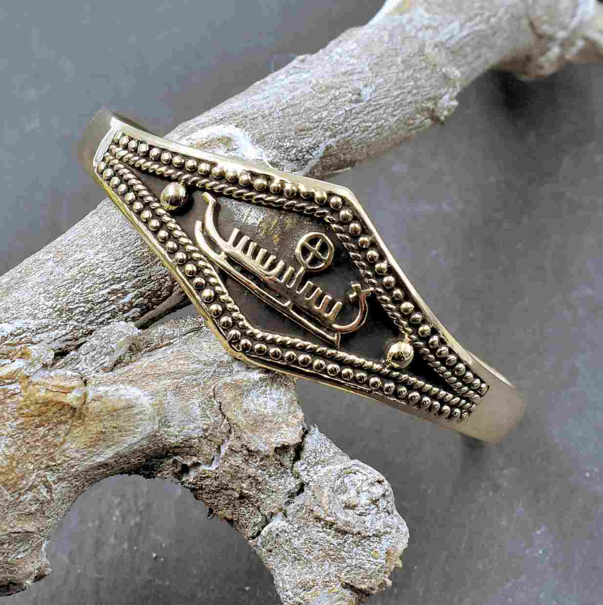 Wikinger Armreif mit Langboot und Rune aus Bronze