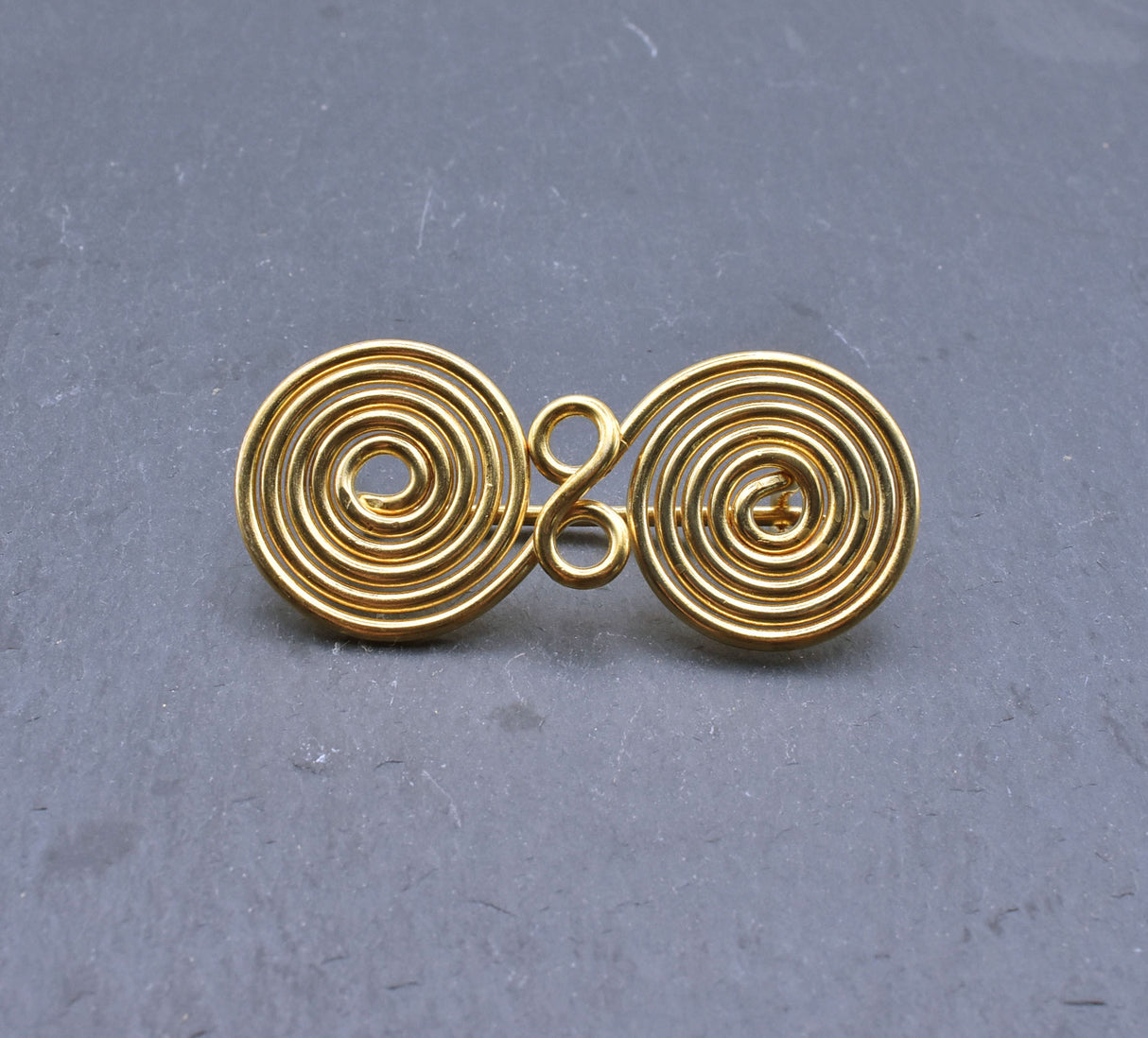 Hallstatt Spiralfibel aus Messingdraht
