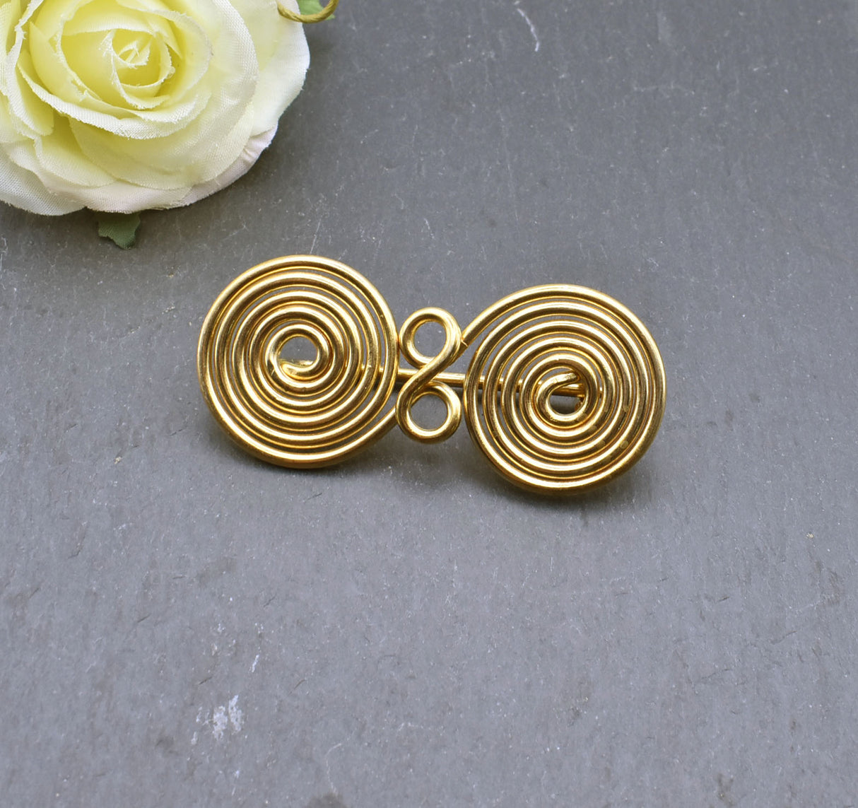 Hallstatt Spiralfibel aus Messingdraht