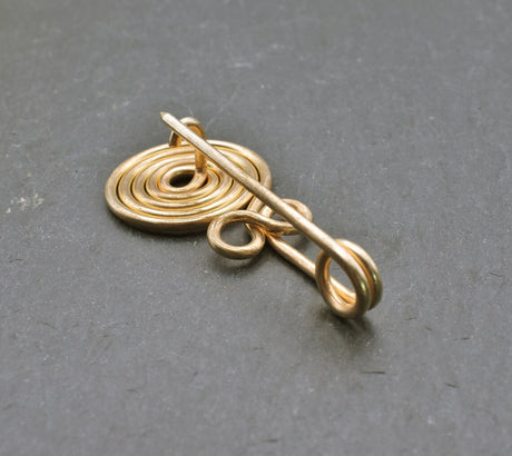 Rückseite der Bronzezeitliche Spiralfibel