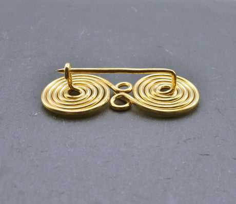 Rückseite der Hallstatt Spiralfibel aus Messingdraht