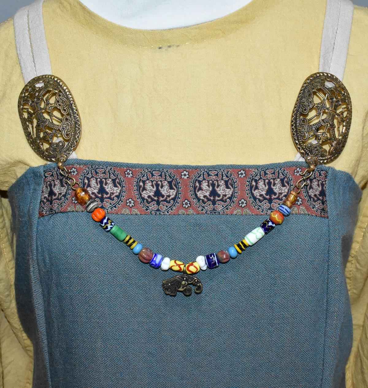 Handgefertigte Raben-Fibelkette