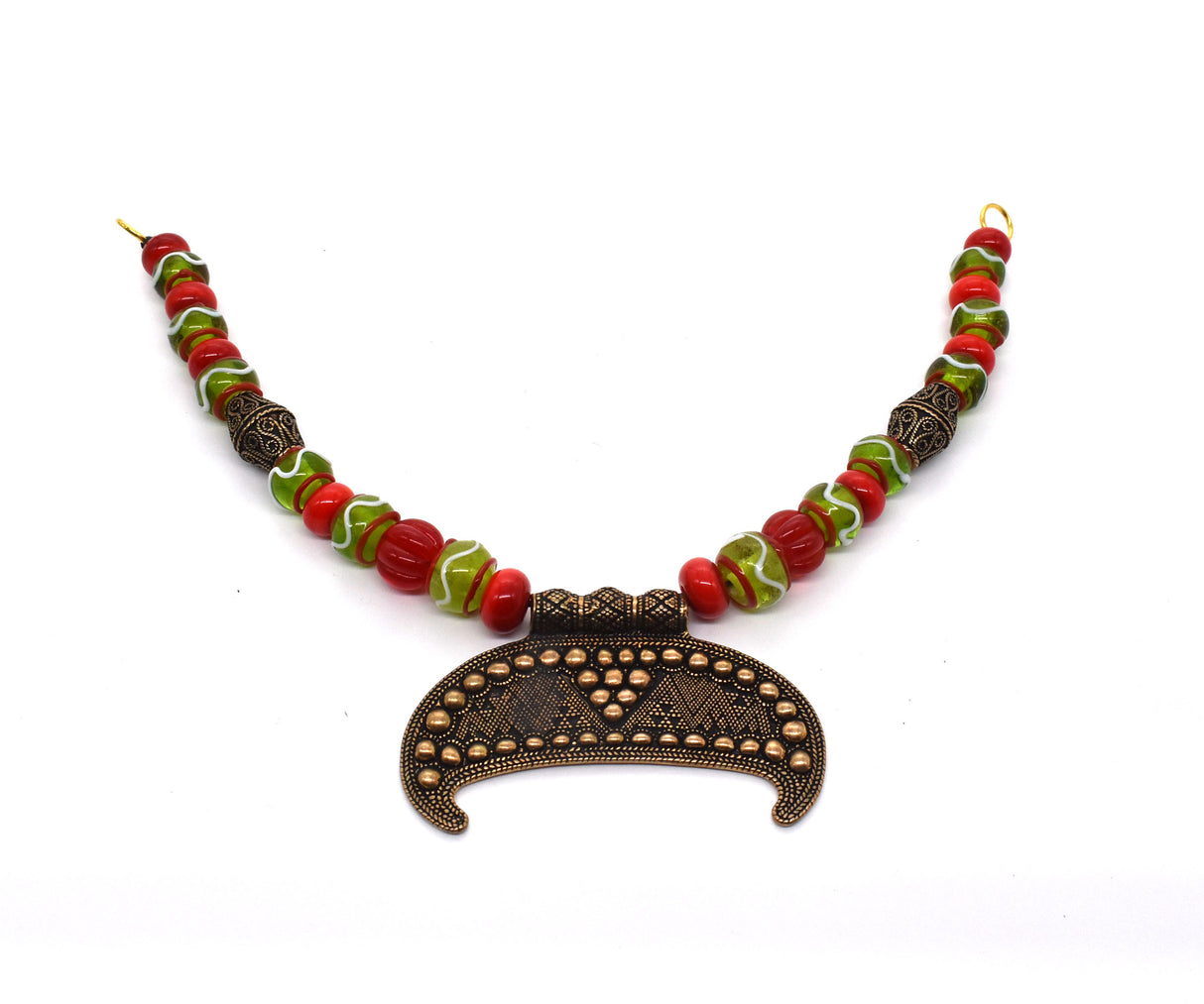 Slawische Wikinger Fibelkette mit XL Gnedsdovo Lunula aus Bronze – Prunkvolle Glasperlenkette für Wikinger Gewandung in rot und grün