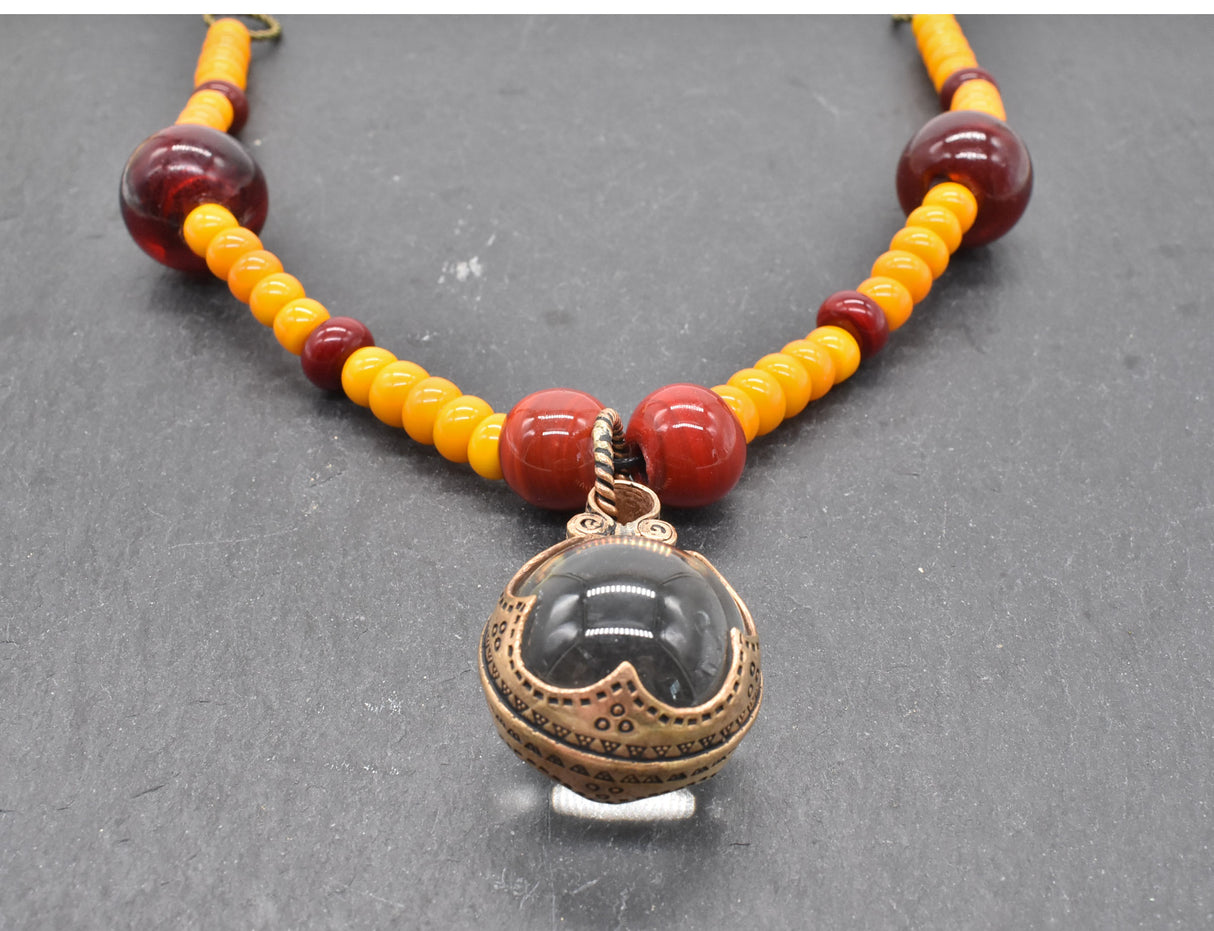 Wikinger Fibelkette mit Gotland-Sphäre und Lampwork Perlen in orange und rot von BELNAS SCHATZKISTE