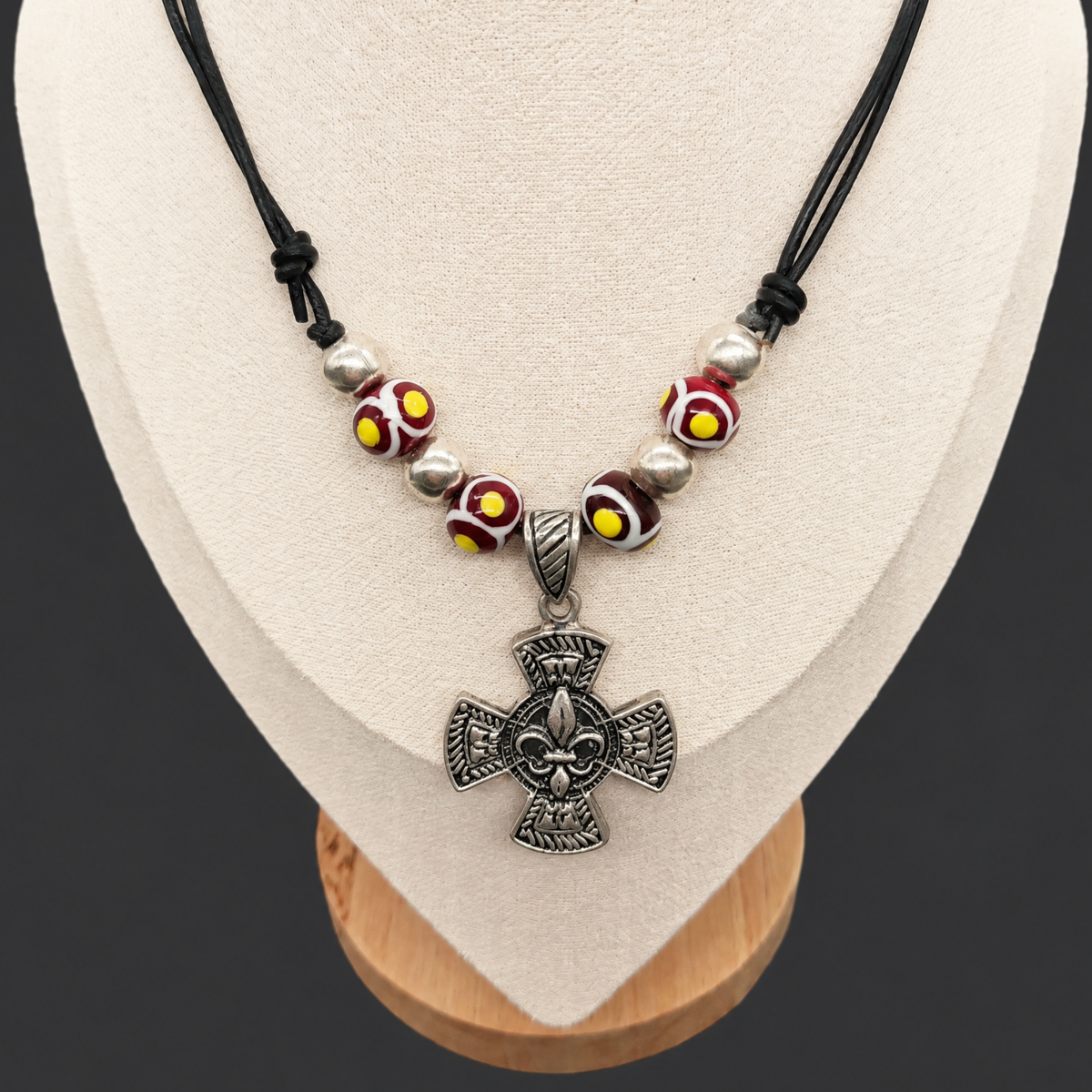 Fleur-de-Lis-Kette Silber mit weinroten Glasperlen