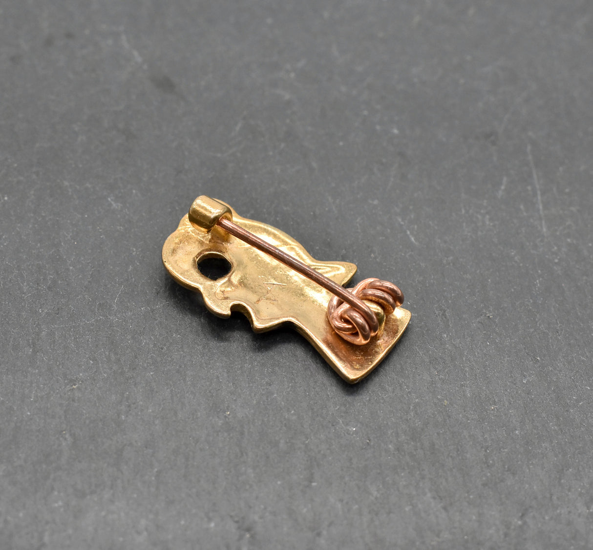 Rückseite der Fränkische Vogelfibel aus Bronze – Ein einzigartiges Schmuckstück der Merowingerzeit