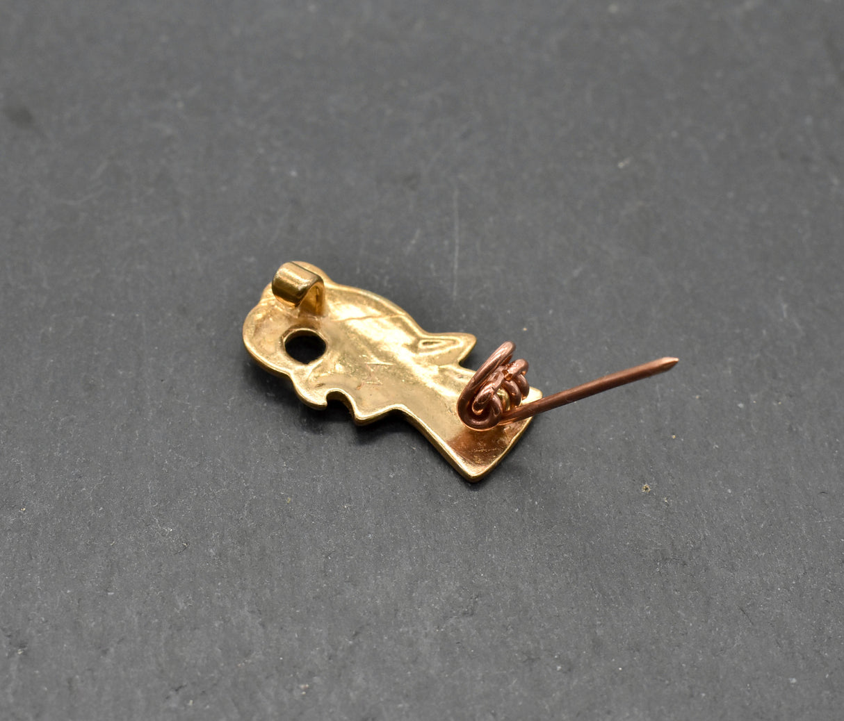 geöffnete Nadel der Fränkische Vogelfibel aus Bronze – Ein einzigartiges Schmuckstück der Merowingerzeit