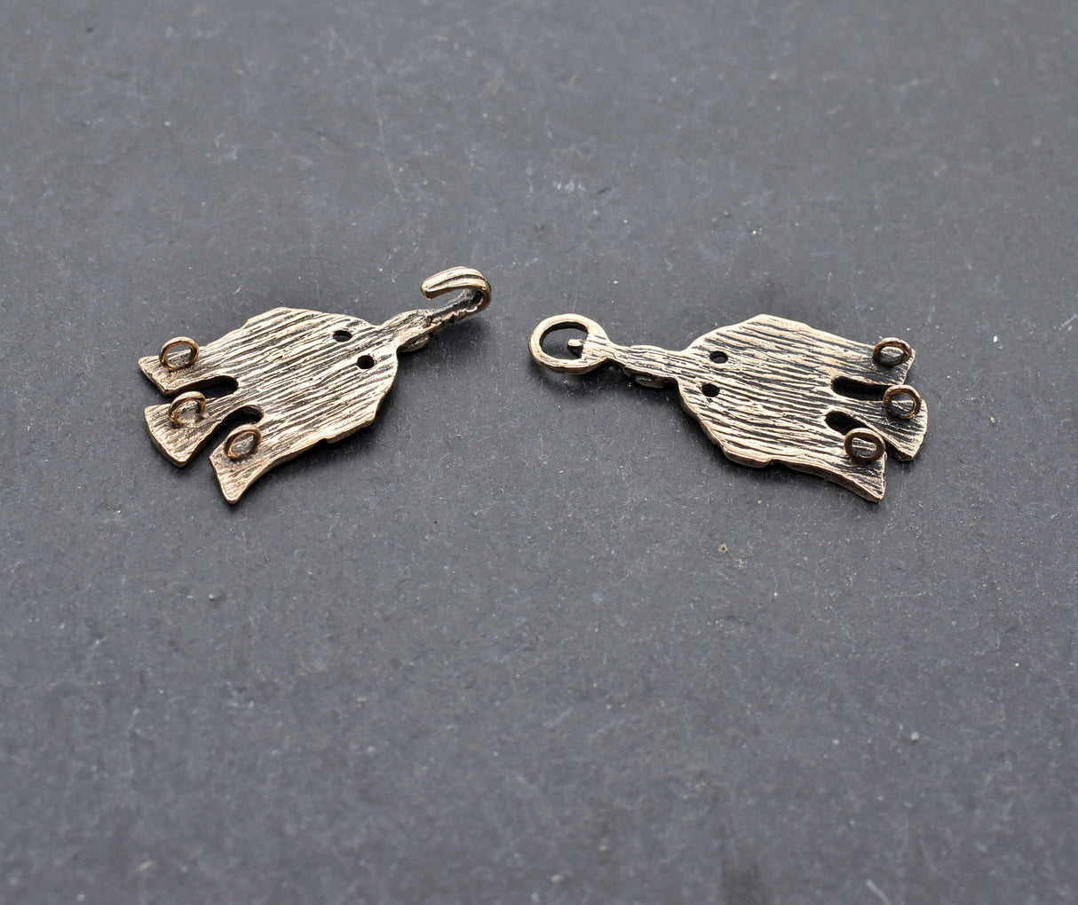 Rückseite der Wikinger Rabenschliesse aus Bronze