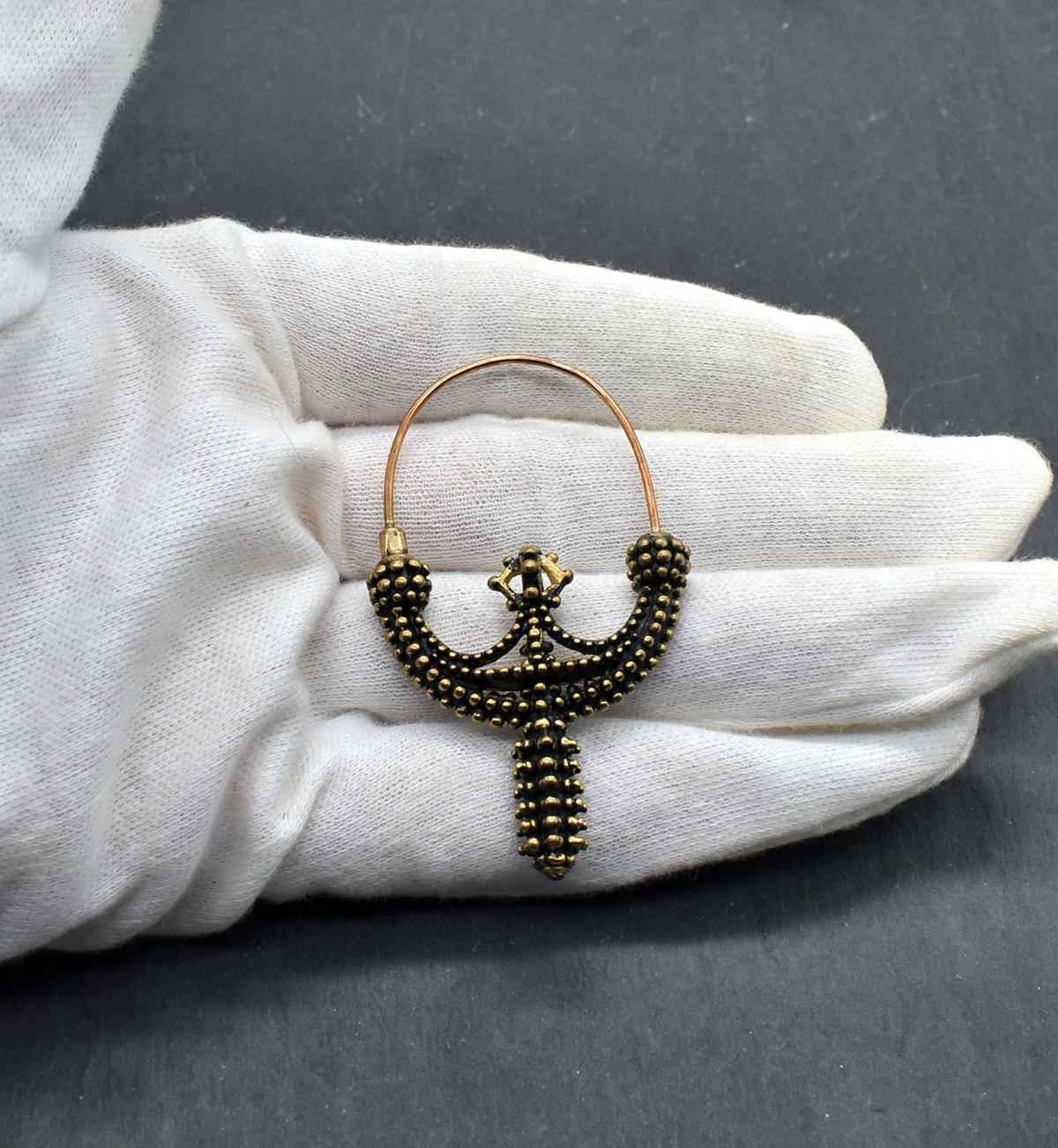 Mächtige Schläfenringe nach Fund aus Polen