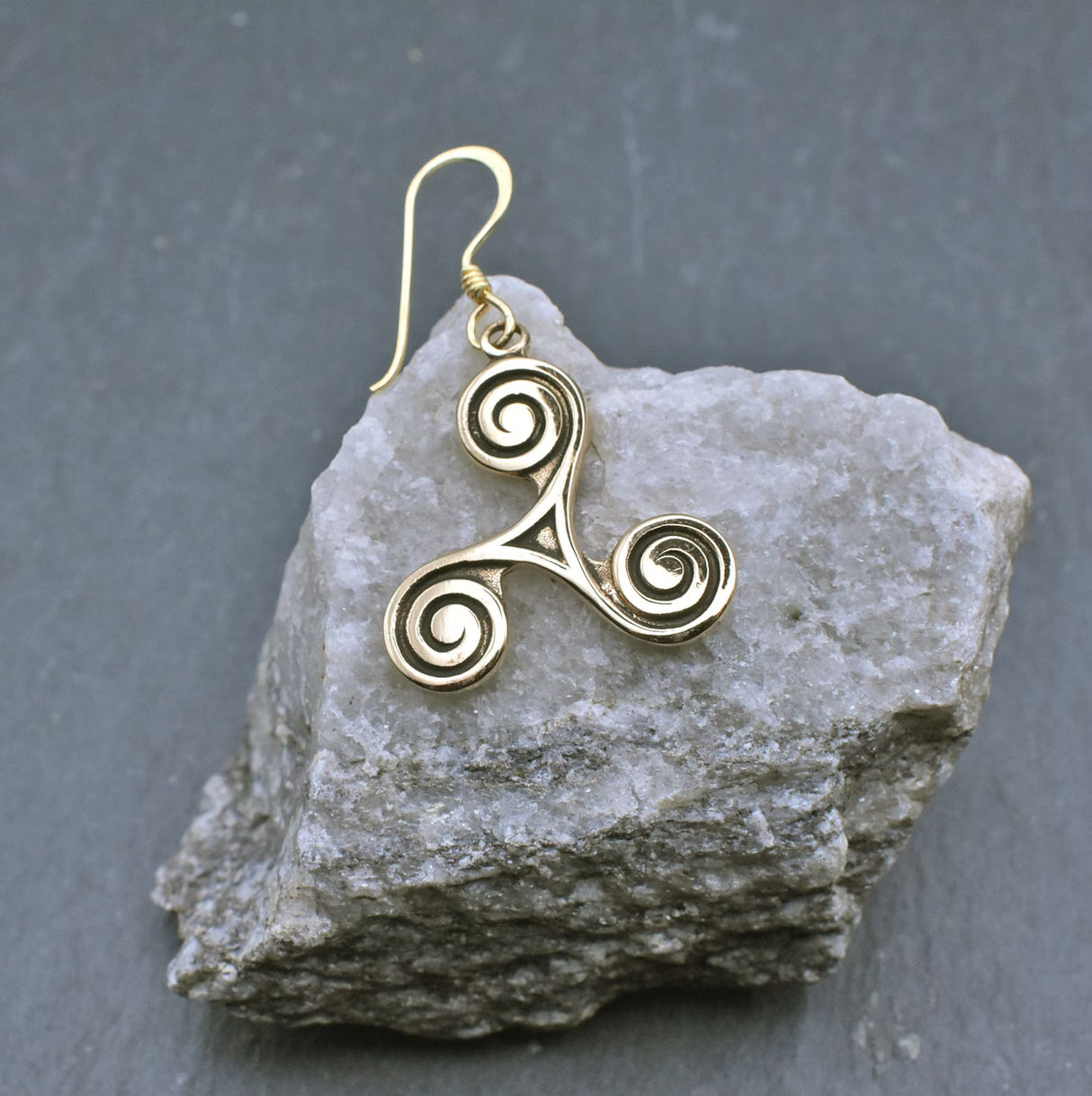 Keltische Triskelen Ohrringe aus Bronze - Belanas Schatzkiste