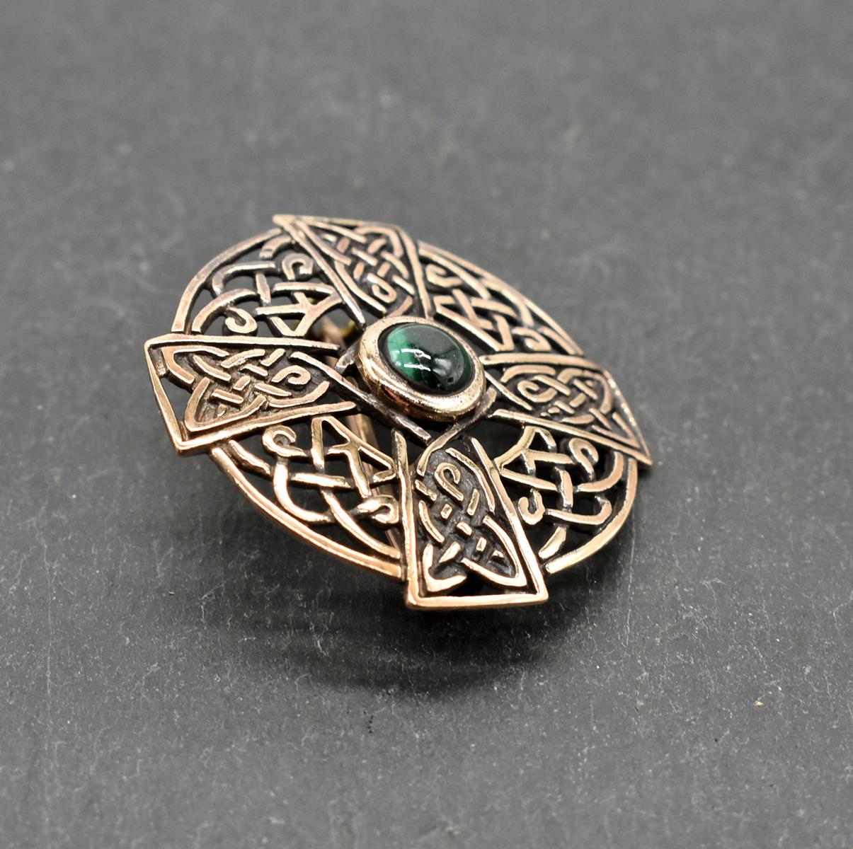 Keltische Bronzebrosche mit Edelstein - Belanas Schatzkiste