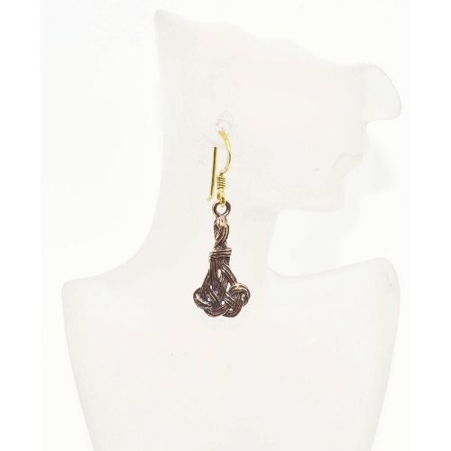 Keltische Knoten Ohrringe ASRUN aus Bronze an einer Büste