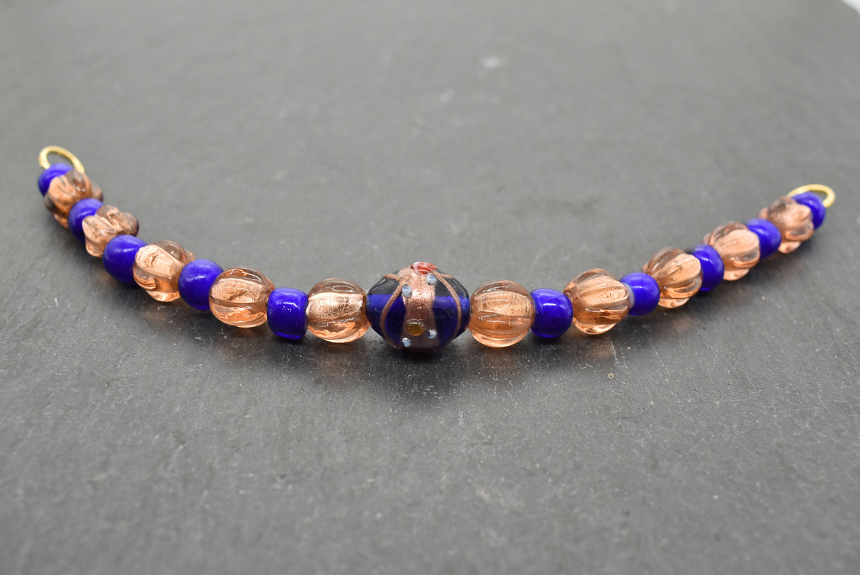 Kurze Fibelkette mit Lampwork-Perlen im Wikinger-Stil – Glasperlenkette für Ovalfibeln und Trägerkleid
