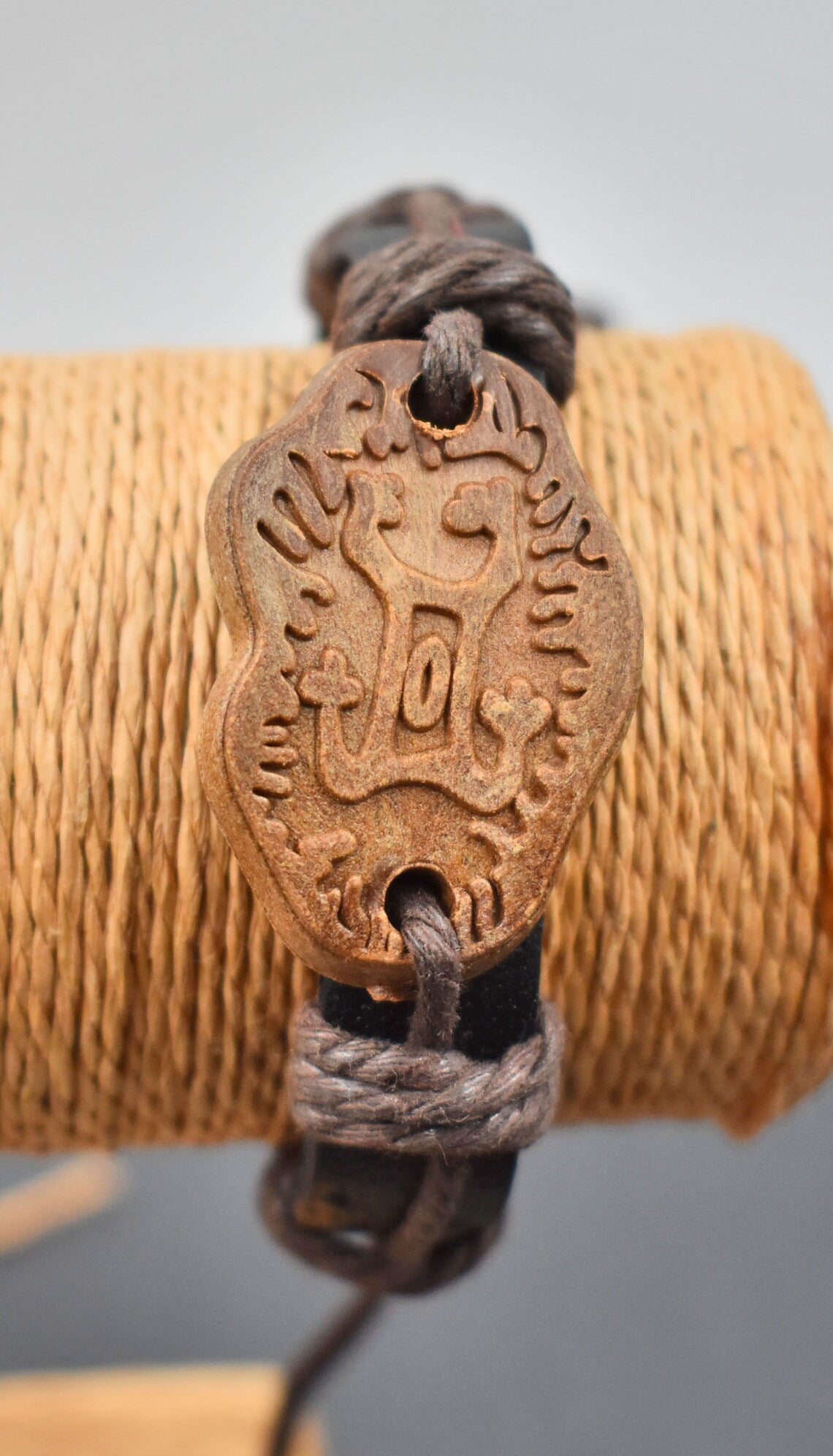 Lederarmband mit Motivtplatte in Holzoptik