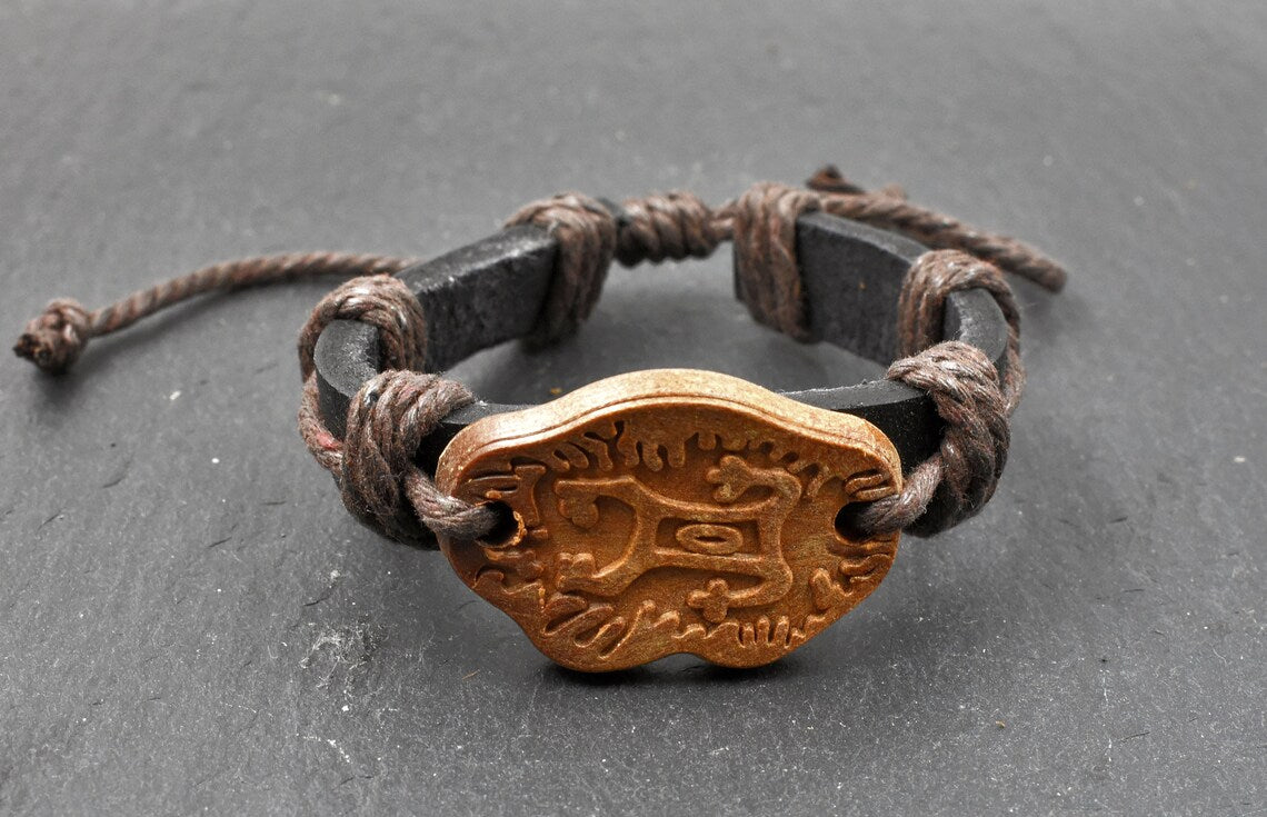 Lederarmband mit Motivtplatte in Holzoptik