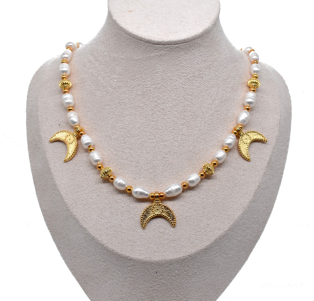 Perlenkette Luna mit goldenen Mondsicheln