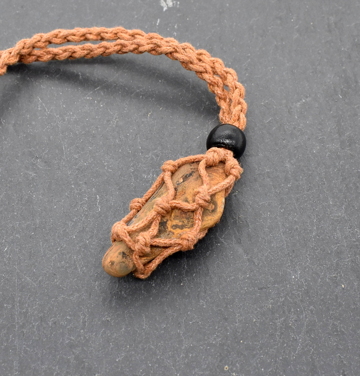 Makramee Kette mit Tigerauge – Handgefertigter Naturschmuck voller Eleganz & Natürlichkeit