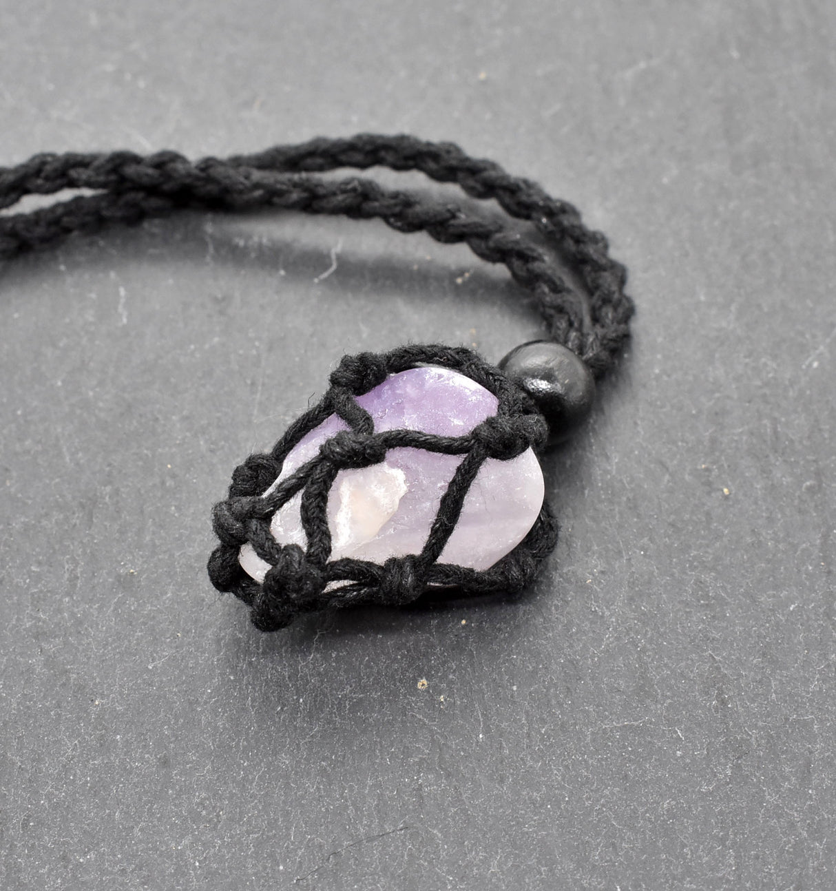 Makramee Kette mit Amethyst – Handgefertigter Naturschmuck voller Eleganz & Natürlichkeit