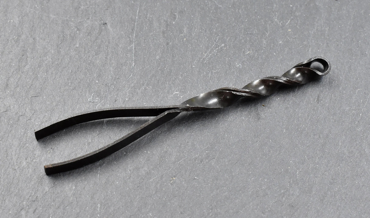 Handgeschmiedete, mittelalterliche Pinzette aus Eisen - voll funktionsfähig und stillvoll fürs Reenactment