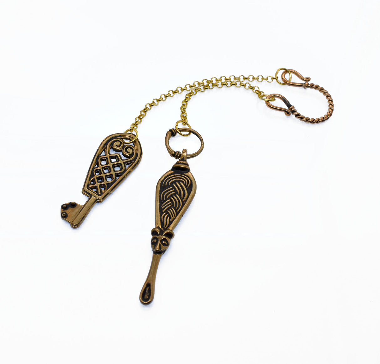 Wikinger Schlüssel & Ohrlöffel aus Bronze – Nordische Fibelkette / Wikinger Hygiene-Set – BELANAS SCHATZKISTE