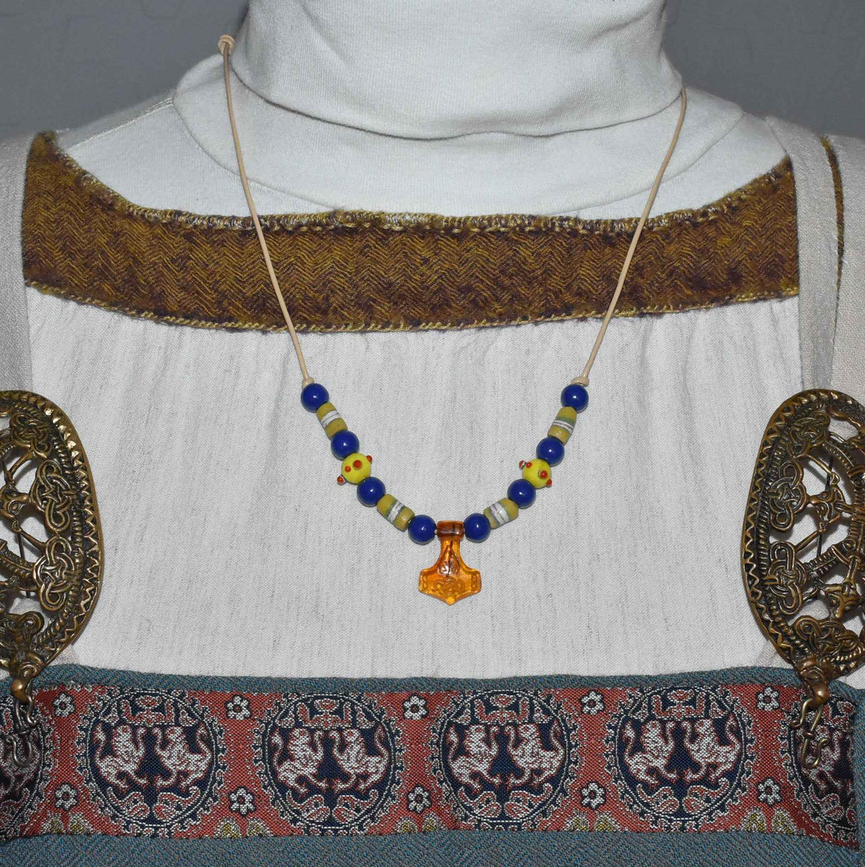 Mjölnirkette mit Holz- und Glasperlen