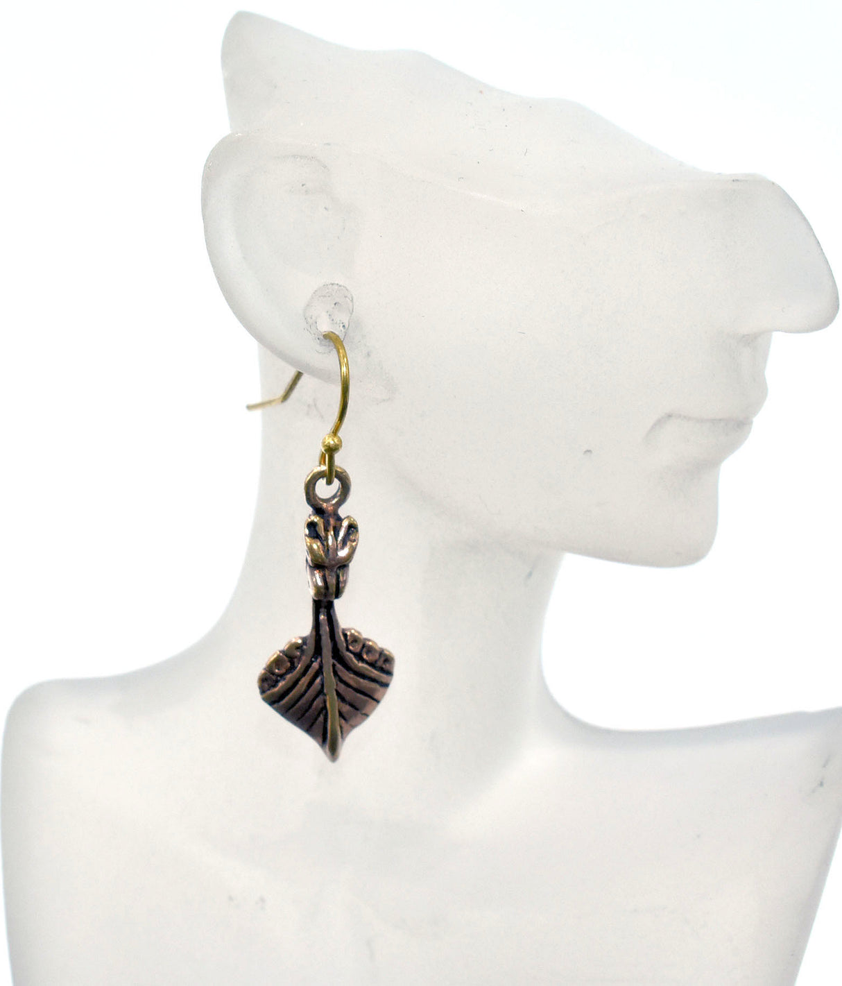 Tragebild der Wikingerschiff Ohrringe Drakkar aus Bronze