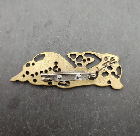 Rückseite der Keltische Hundemotiv Brosche goldfarben