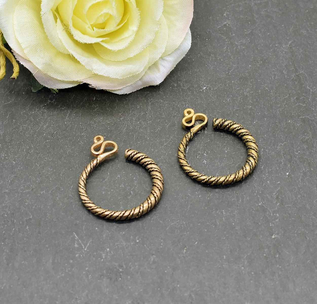 Slawische Schläfenringe