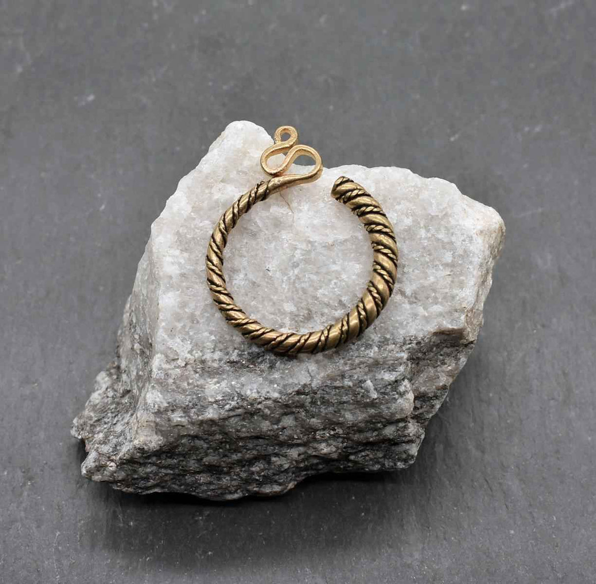 Slawische Schläfenringe