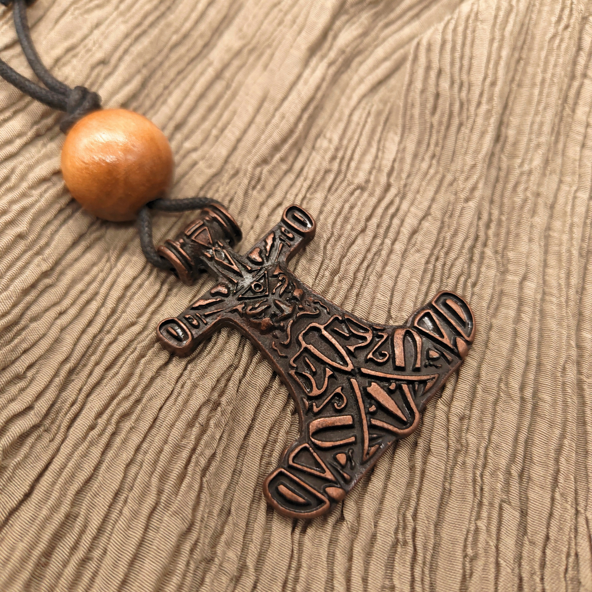 Thorshammer-Kette mit Holzperle