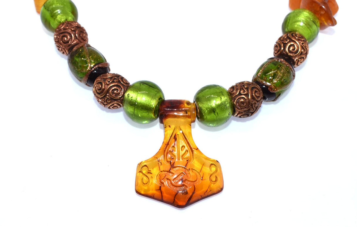 Mjölnir-Fibelkette mit Bernstein und grünen Glasperlen