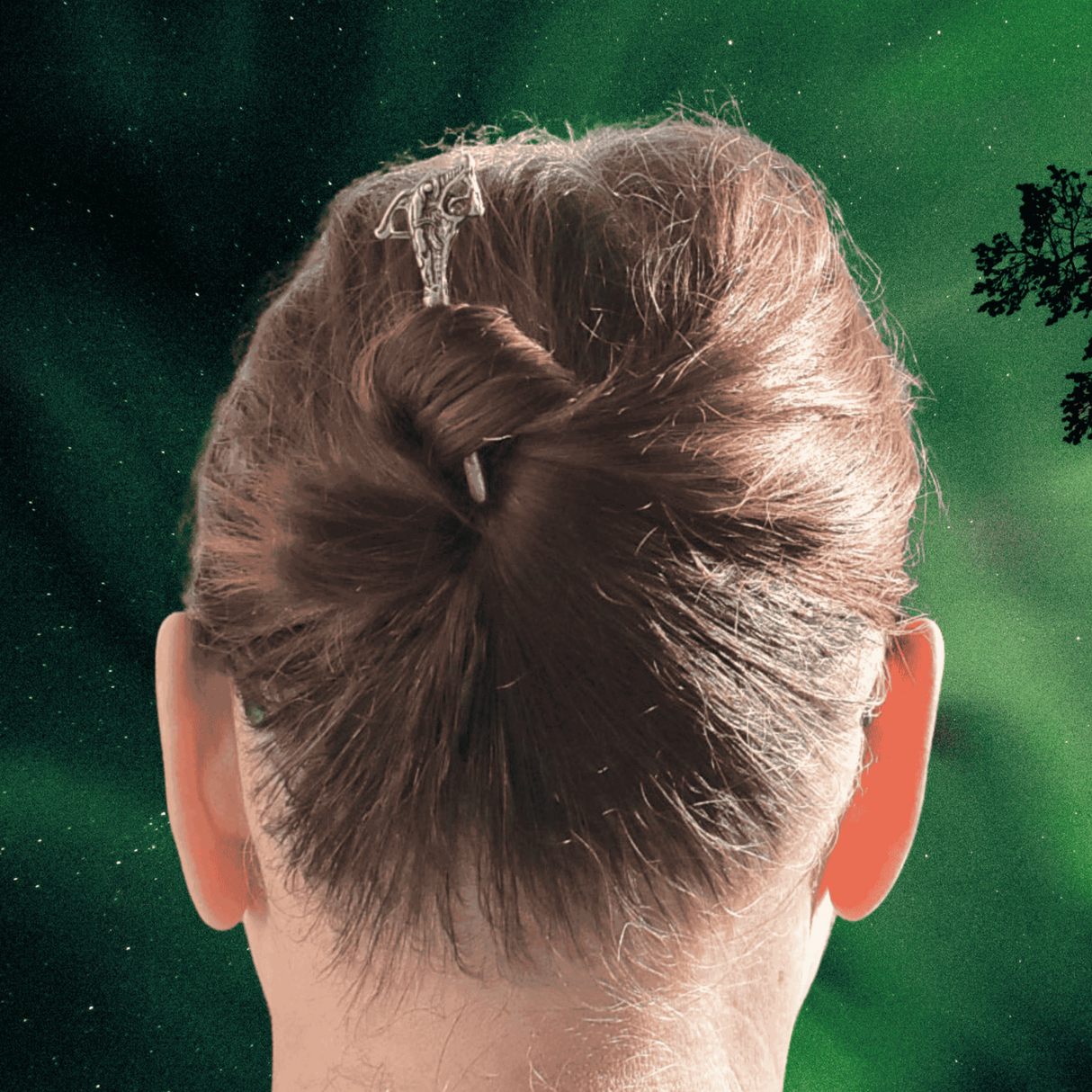 Tragebild der Wikinger Haarnadel Haithabu aus ZAMAK Silberfarben