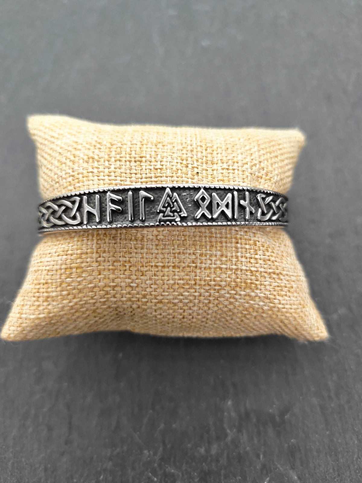 Wikinger Edelstahl-Armband mit Runeninschrift "Hail Odin" und Valknut