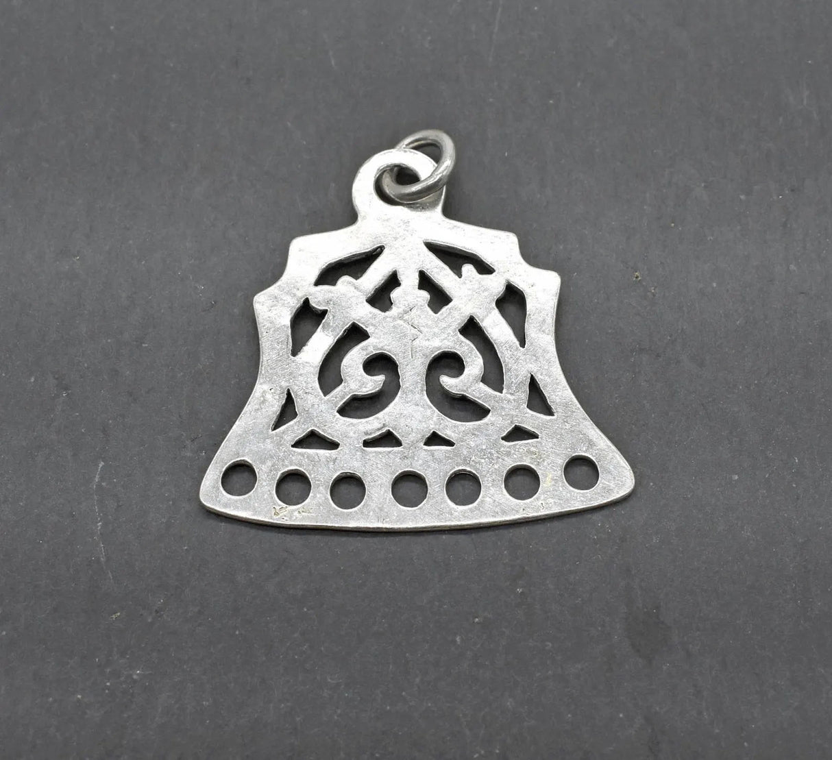 Rückseite des Wikinger-Kettenverteiler aus Lettland silber