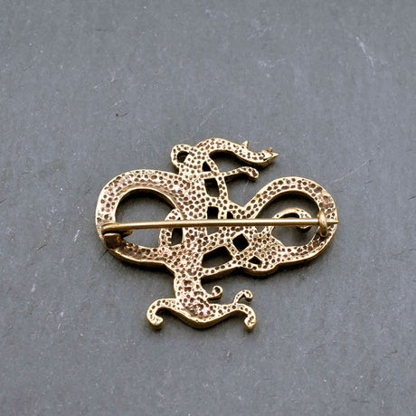 Rückseite der Bronzebrosche Wikingerdrache im Urnes-Stil