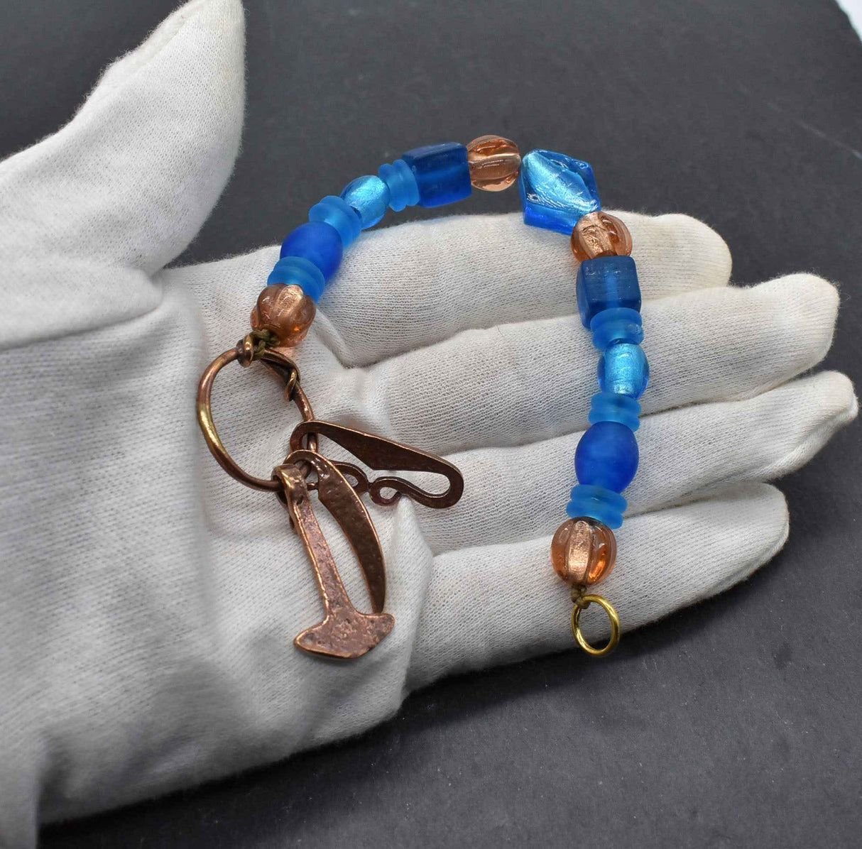 Wikingerschmuck aus Bronze – Anhänger mit Fibelkette