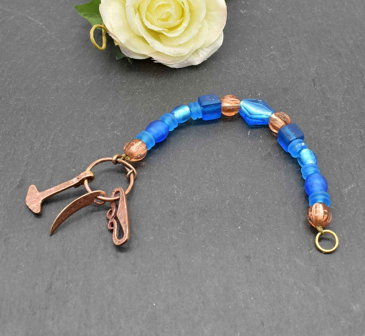 Wikingerschmuck aus Bronze – Anhänger mit Fibelkette