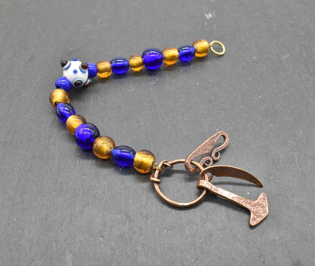 Wikingerschmuck aus Bronze – Anhänger mit Fibelkette