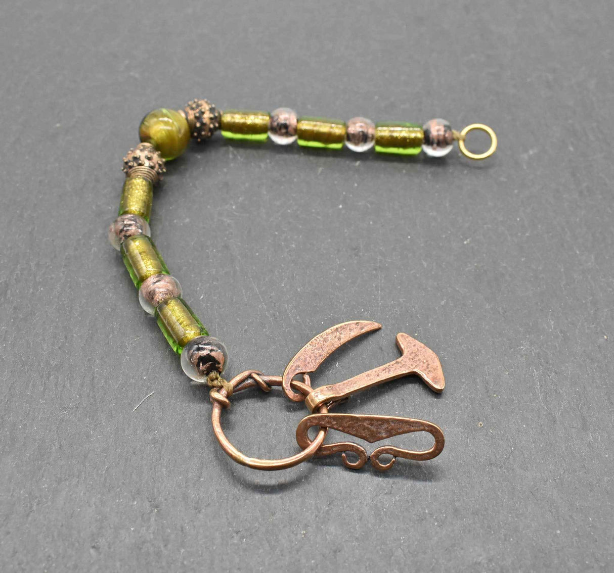 Wikingerschmuck aus Bronze – Anhänger mit Fibelkette