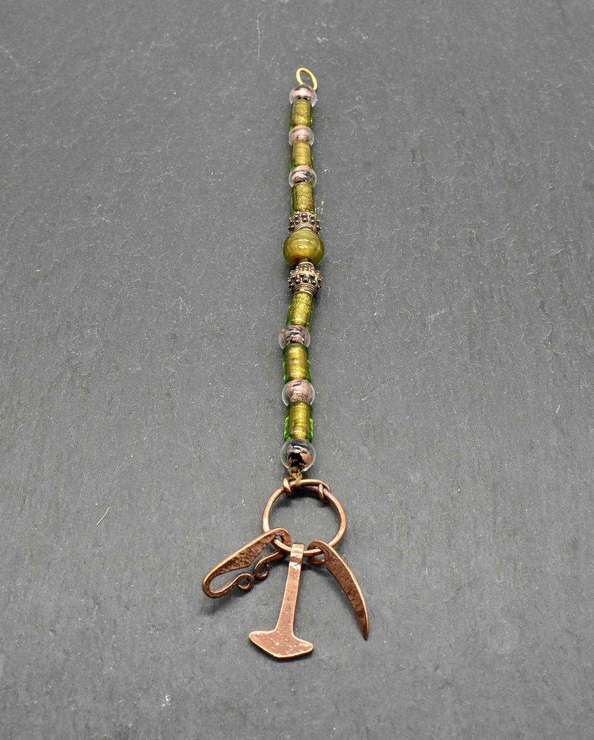 Wikingerschmuck aus Bronze – Anhänger mit Fibelkette