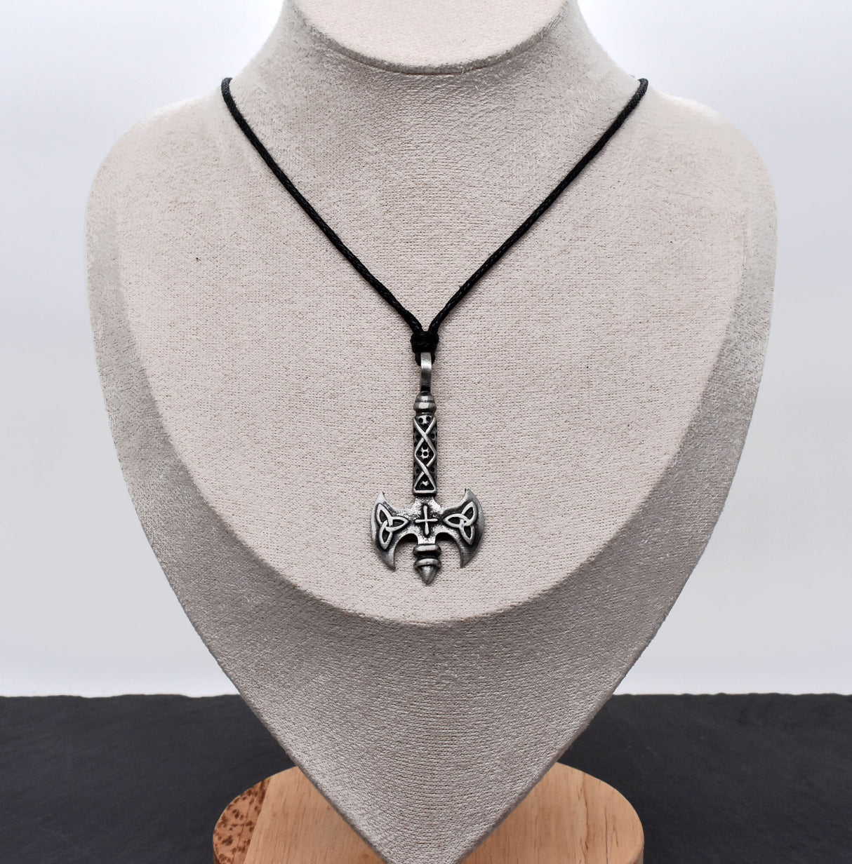 Wikinger Doppelaxt Kette – Schmuck für Schutz & Stärke | Mittelalterlicher Talisman