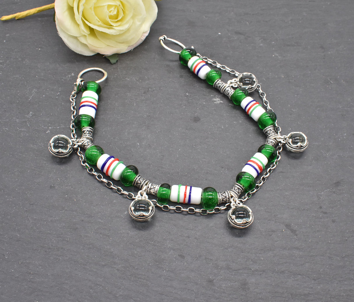Gotland Glasperlenkette in silber, grün und weiß von BELANAS SCHATZKISTE – Historischer Schmuck für die Wikingerin