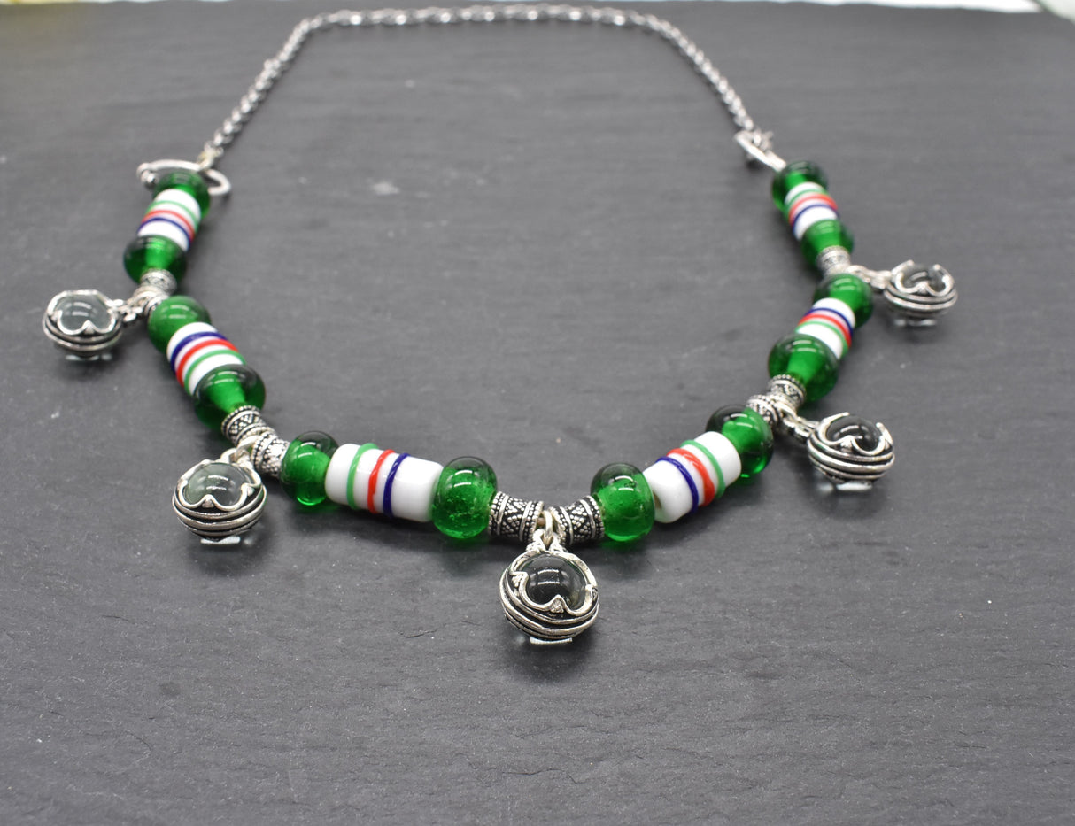 Gotland Glasperlenkette in silber, grün und weiß von BELANAS SCHATZKISTE – Historischer Schmuck für die Wikingerin