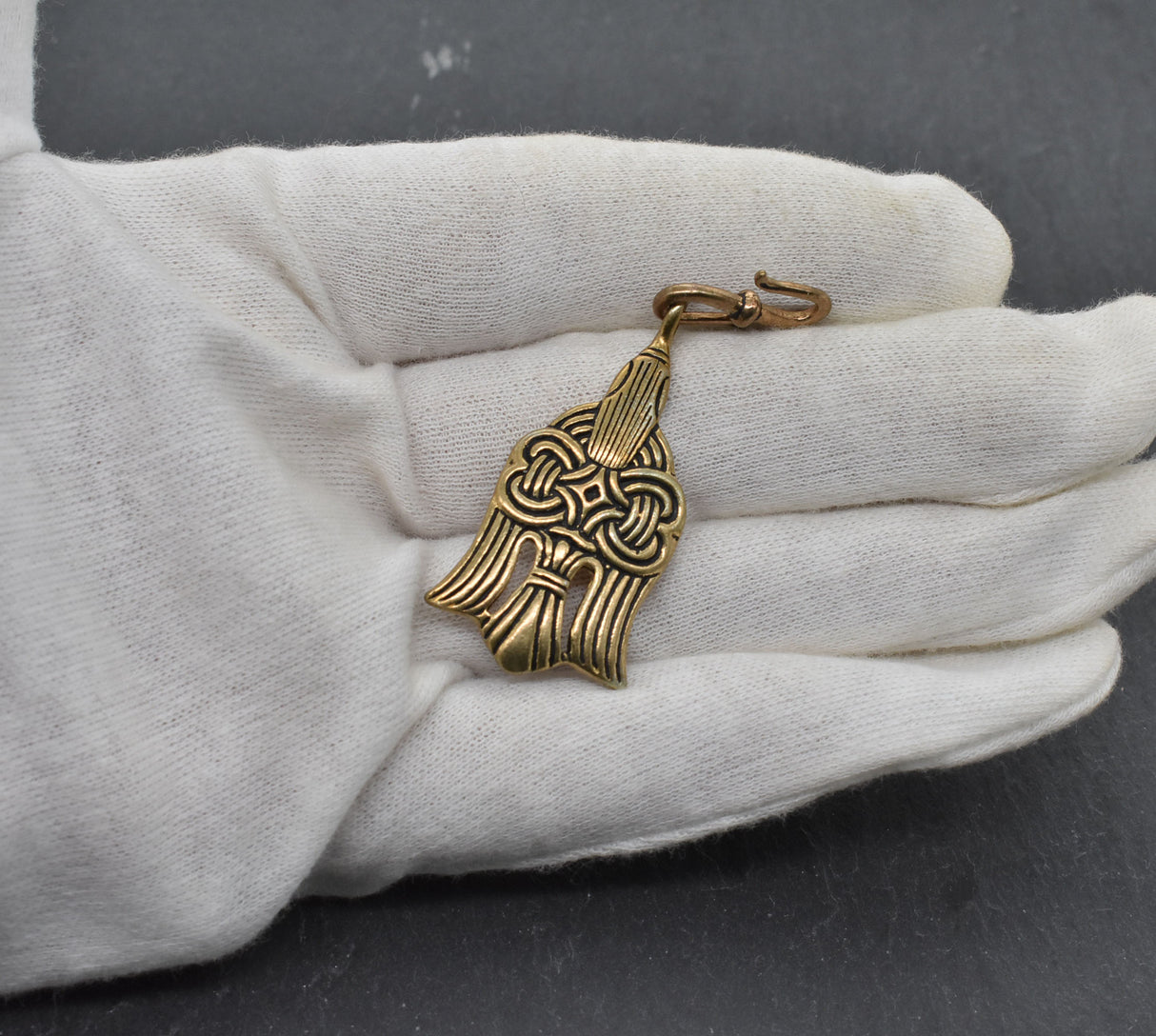 Raben-Kettenverteiler der Wikinger – Historisches Schmuckstück aus Bronze – 10. Jahrhundert, Wikingerzeit, Kettenhaken für Fibelketten und Hygiene-Sets