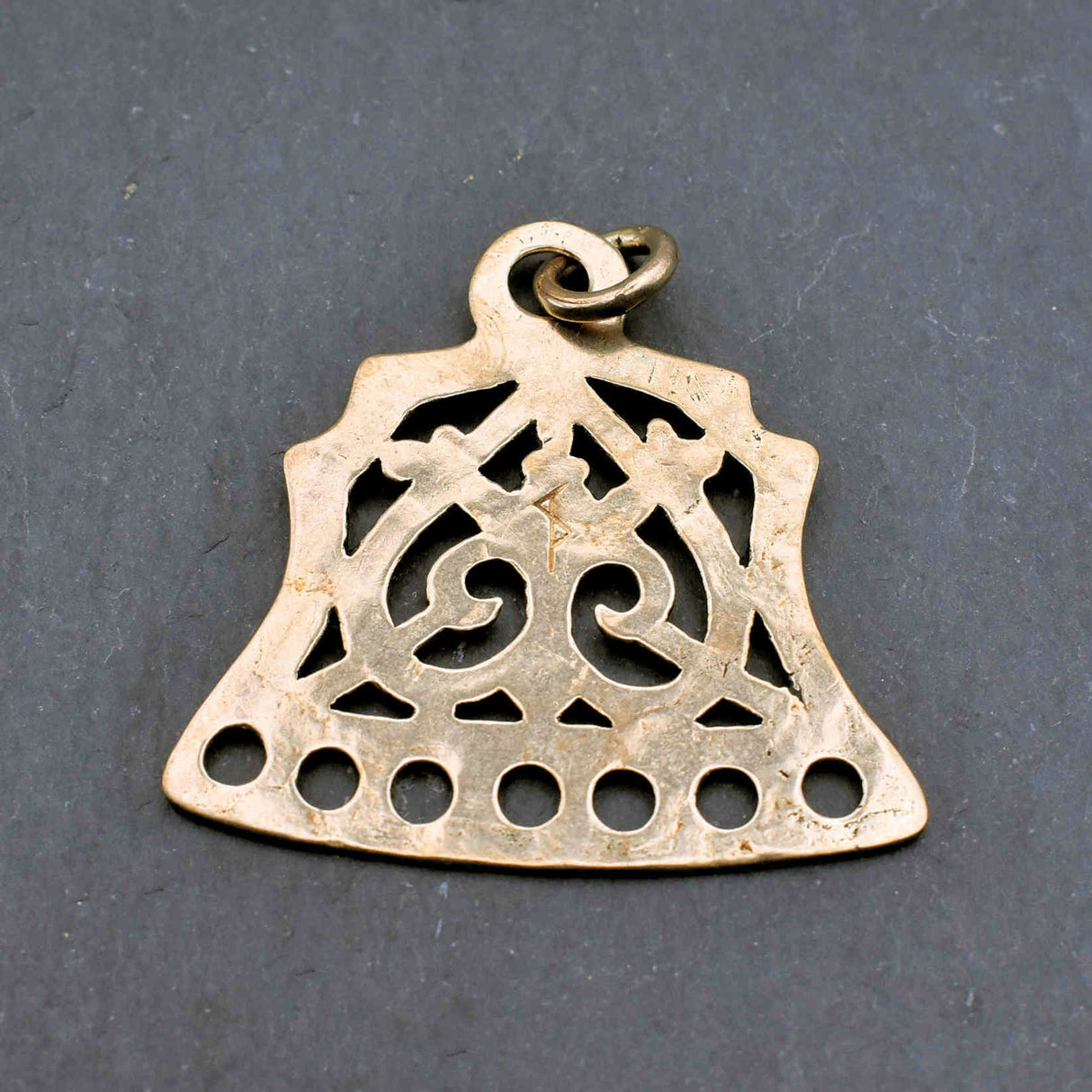 Rückseite des Wikinger Kettenverteiler aus Lettland aus Bronze