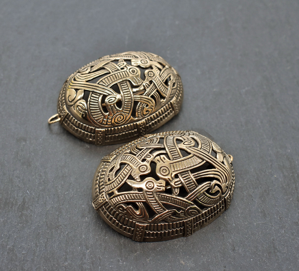 Wikinger Schalenfibel Set im Jelling Stil – Historische Ovalfibeln aus Bronze