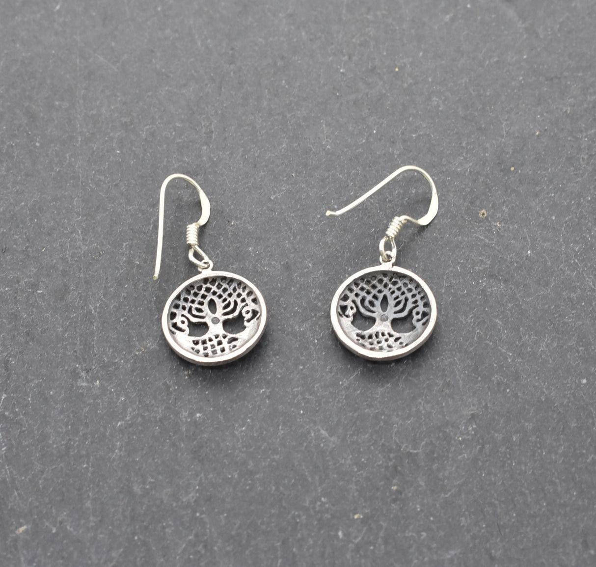 Rückseite der Kleine Yggdrasil Ohrhänger aus 925er-Silber