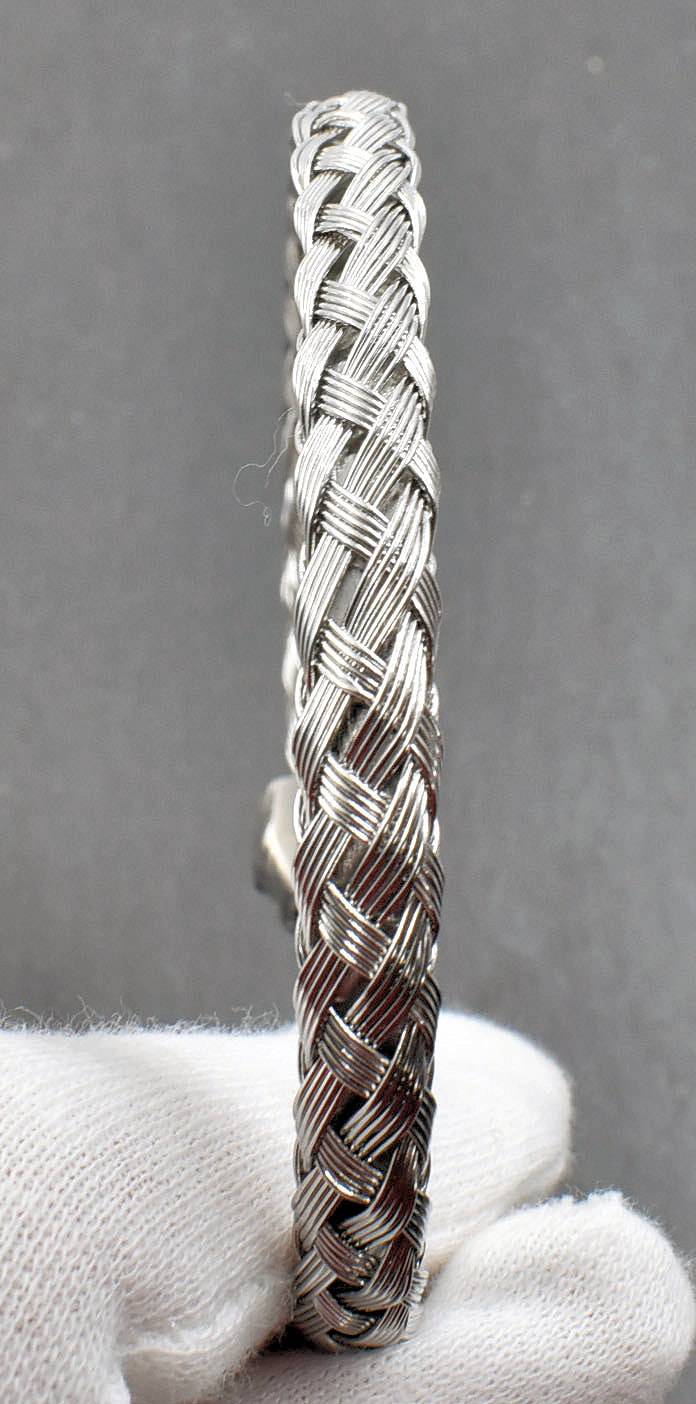 Geflochtener Wolfsarmreif aus Edelstahl