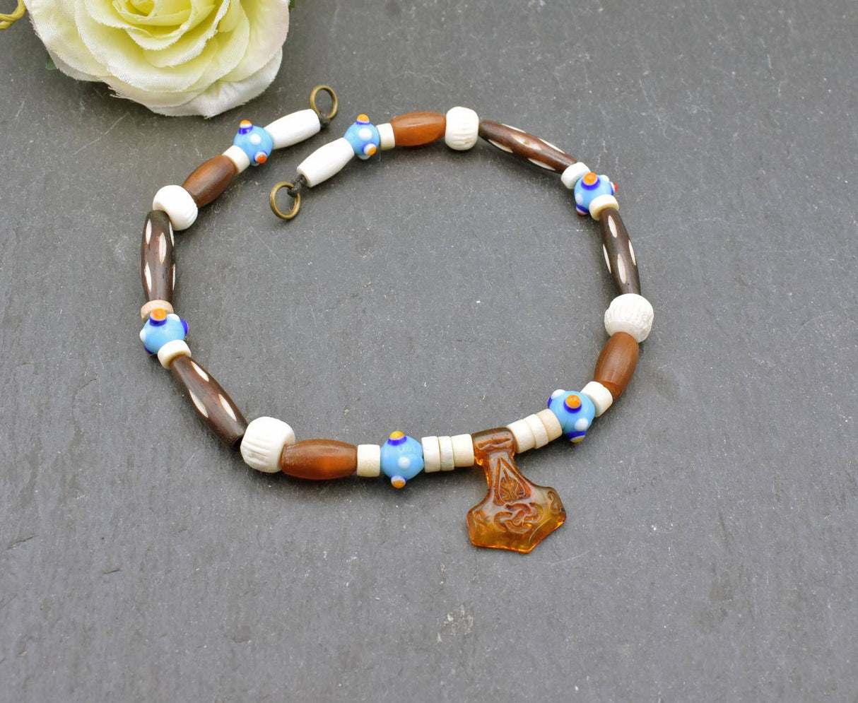 Thorshammer Fibelkette aus Bernstein mit Horn- und Knochenperlen von BELANAS SCHATZKISTE